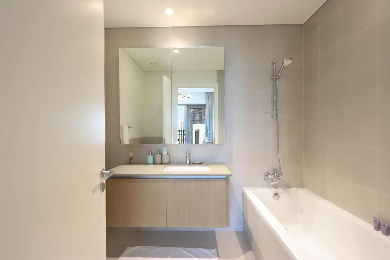 Livbnb-Cozy 2Br, Walk To Creek Marina & Beach דובאי