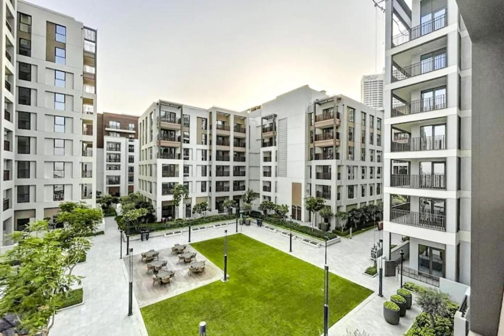 Apartment Livbnb-Plush Summer 2Br Unit At Creek Beach Dubai