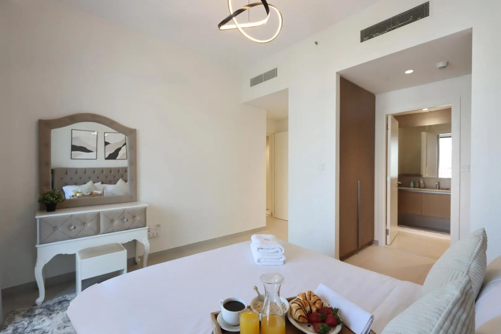 Apartment Livbnb-Plush Summer 2Br Unit At Creek Beach Dubai