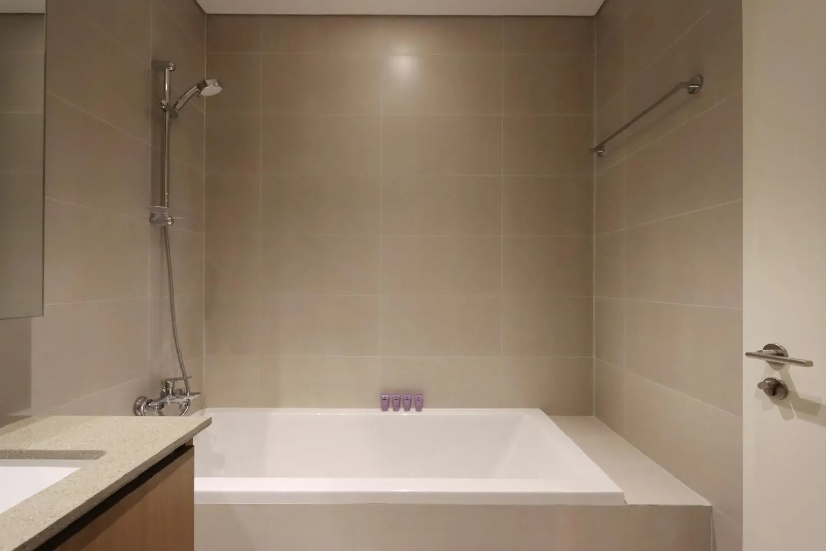 Apartment Livbnb-Plush Summer 2Br Unit At Creek Beach Dubai